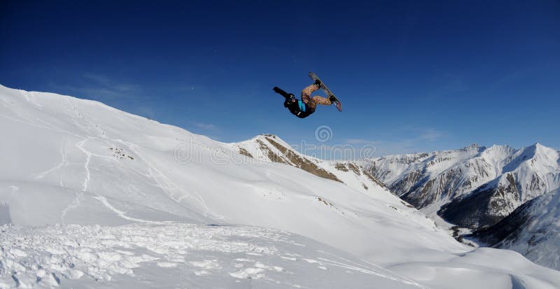 Snowboarder in de Alpen van Frankrijk