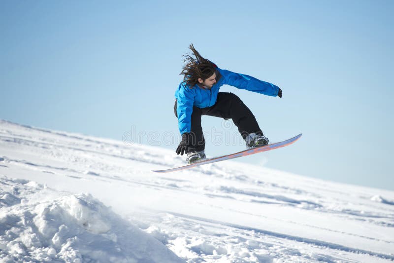 Snowboarderbanhoppning arkivbild Snowboarderbanhoppning arkivbild