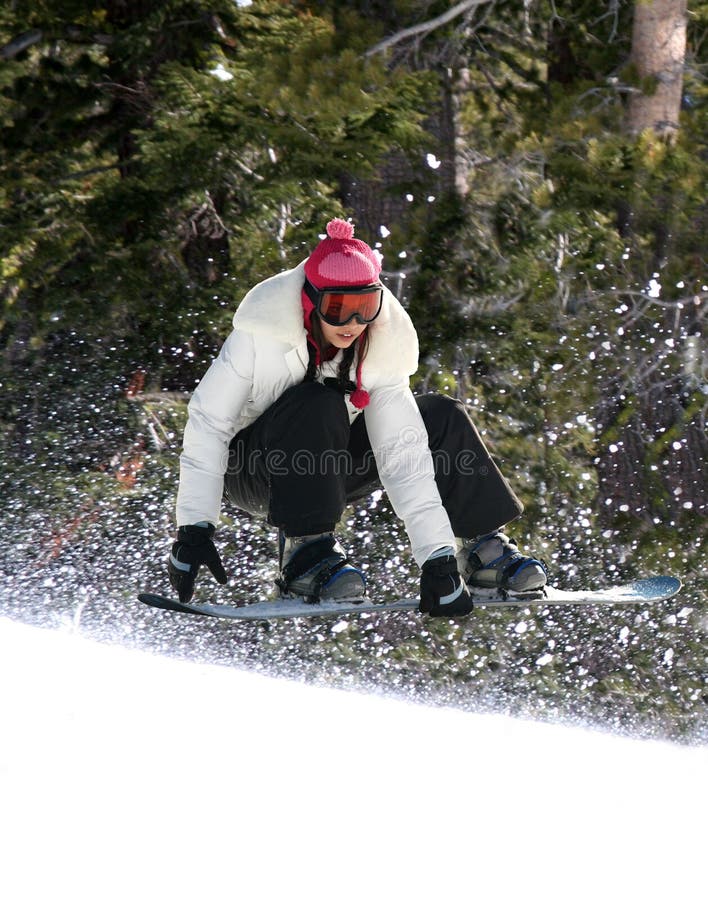 Snowboarding dans une forêt image libre de droits Snowboarding dans une forêt image libre de droits
