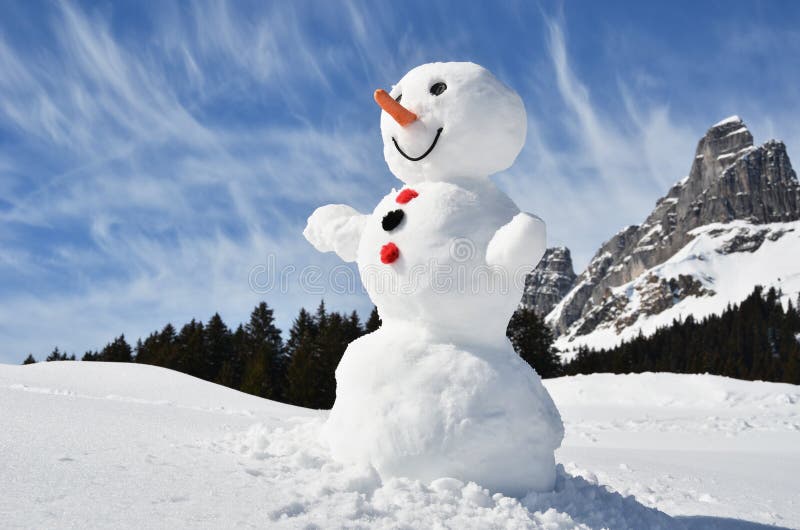 Ridículo muneco de nieve en suizo Alpes.