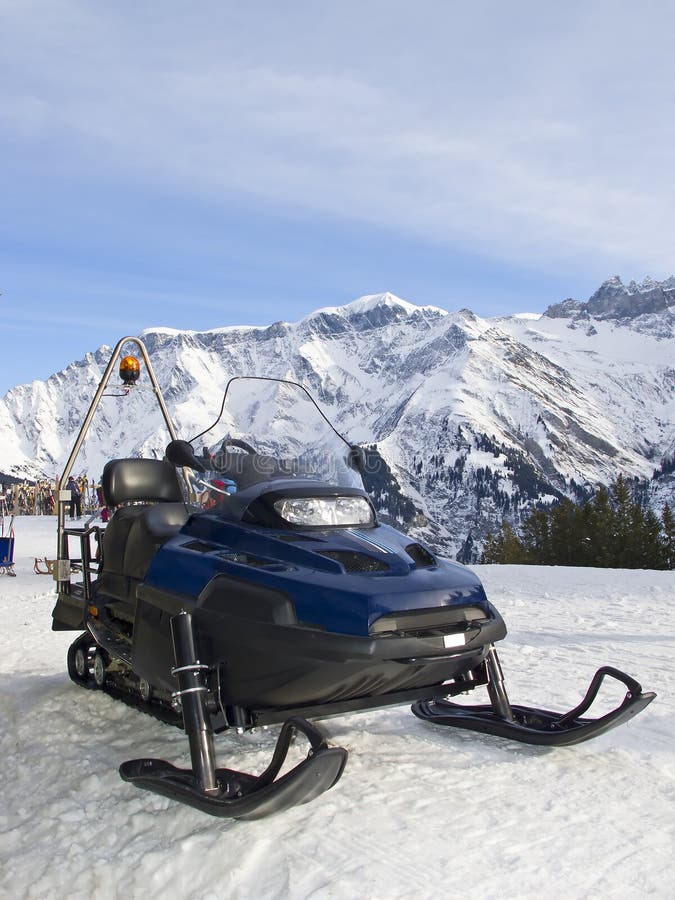 Snowmobile salvataggio/di assistenza fotografia stock Snowmobile salvataggio/di assistenza fotografia stock