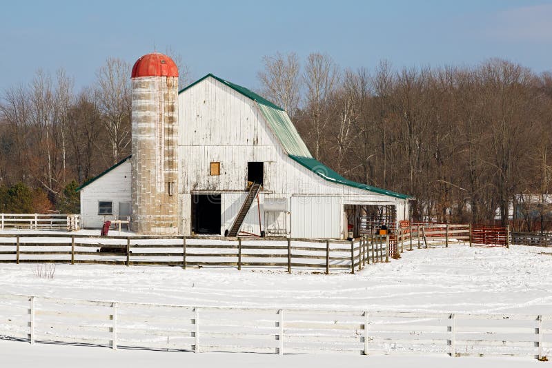 Snowy-Hof stockfotografie Snowy-Hof stockfotografie