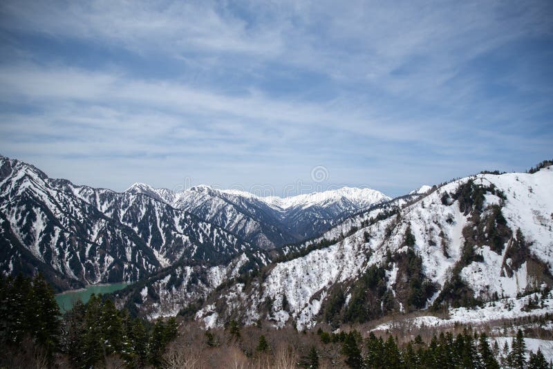 Snöig bergsikt, TATEYAMA KUROBE alpin rutt fotografering för bildbyråer Snöig bergsikt, TATEYAMA KUROBE alpin rutt fotografering för bildbyråer