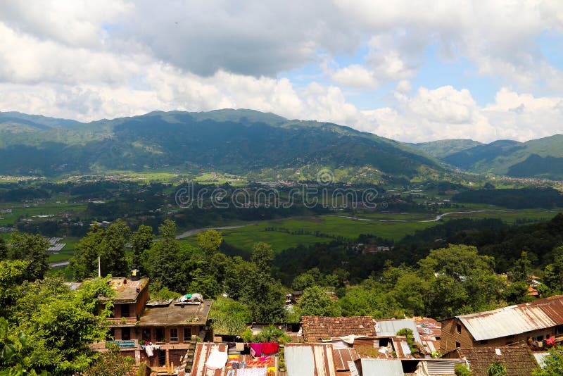 Sob a montanha em Changu Narayan fotografia de stock