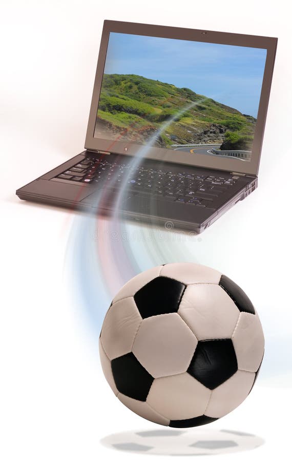 Jogo De Vídeo Do Futebol Ou Do Futebol No Portátil Jogo Do Homem Novo Foto  de Stock - Imagem de eletrônico, laptop: 109925292