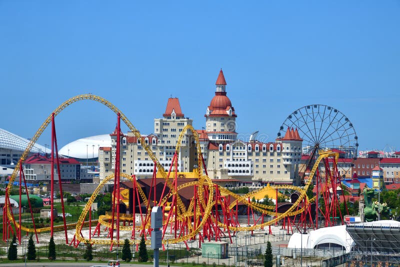 Sochi, Rusia - 5 de junio 2018 Parque de Sochi, que incorporó TOP-25 de los mejores parques a Europa en 2016 fotos de archivo Sochi, Rusia - 5 de junio 2018 Parque de Sochi, que incorporó TOP-25 de los mejores parques a Europa en 2016 fotos de archivo