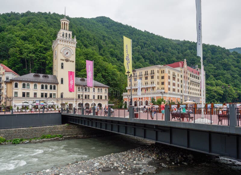 Soci - Feseration russo - 17 luglio 2017 - città Hall Of Rosa Khutor fotografie stock Soci - Feseration russo - 17 luglio 2017 - città Hall Of Rosa Khutor fotografie stock