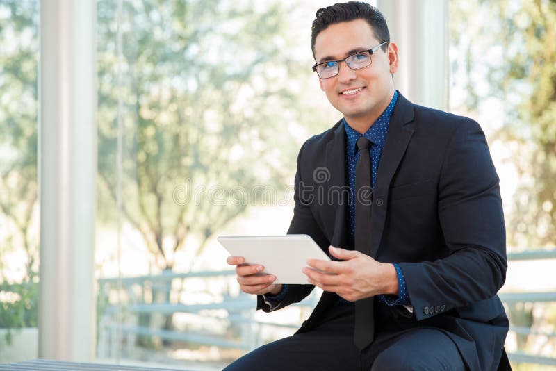 Sociaal voorzien van een netwerk op het werk stock fotografie Sociaal voorzien van een netwerk op het werk stock fotografie