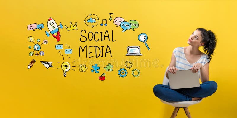 Social Media mit der Frau, die einen Laptop verwendet lizenzfreie stockbilder Social Media mit der Frau, die einen Laptop verwendet lizenzfreie stockbilder