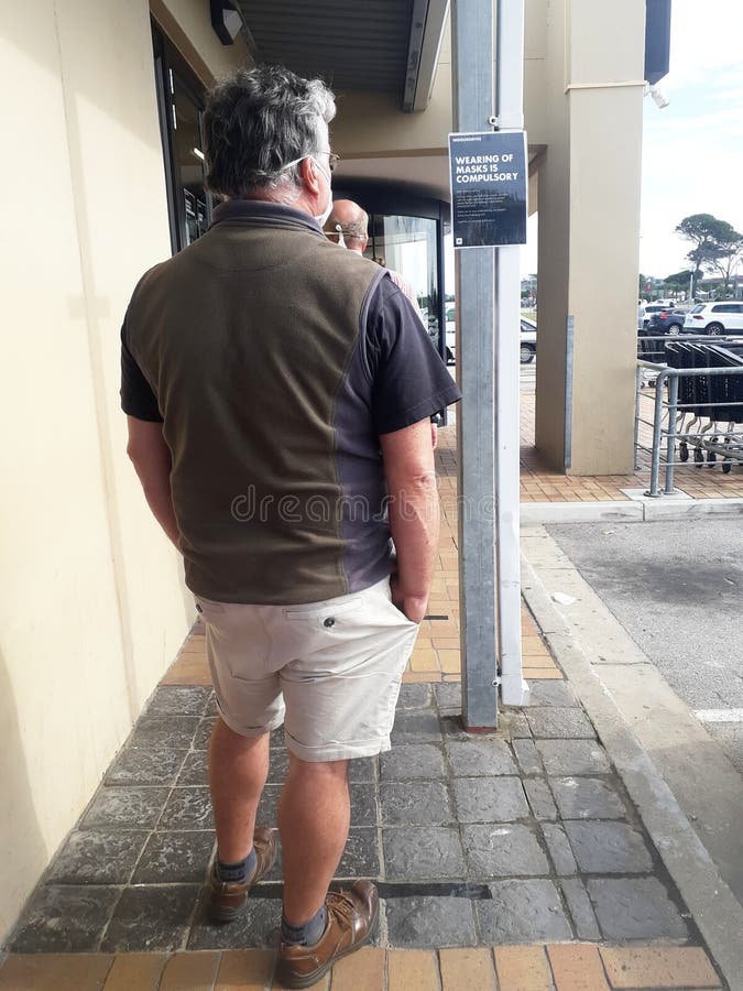 Socialt avstånd till livsmedel av lövved i porten Elizabeth South africa royaltyfri fotografi
