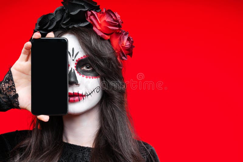 Sockerskalle på glad halloween-fest arkivbild