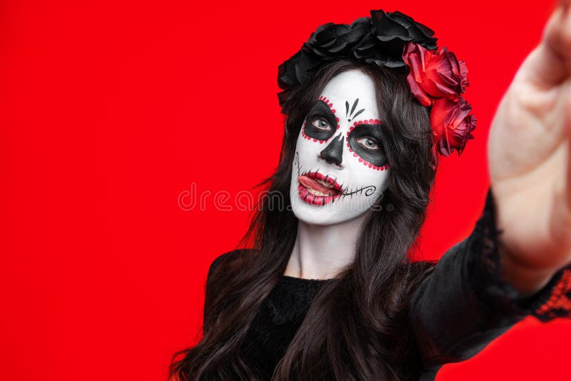 Sockerskalle på glad halloween-fest royaltyfri foto