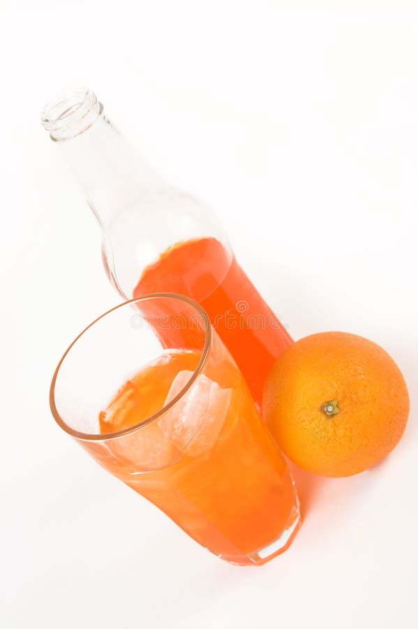 Soda arancione e frutta immagine stock Soda arancione e frutta immagine stock