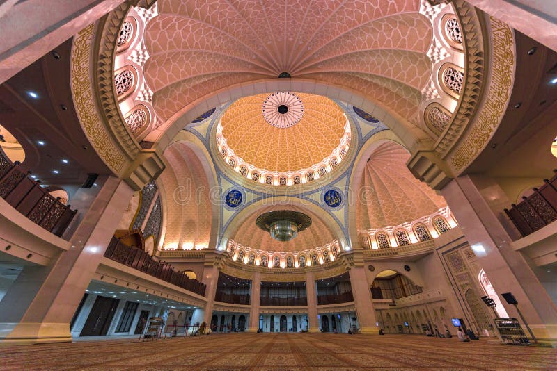 Soffitto islamico malese iconico della moschea fotografie stock libere da diritti Soffitto islamico malese iconico della moschea fotografie stock libere da diritti