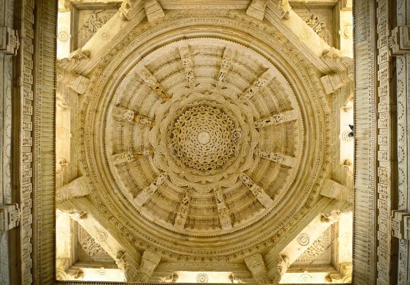 Soffitto Jain della cupola del tempio di Ranakpur