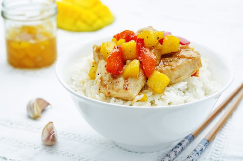 Sofrito Del Pollo Del Mango Con Arroz Imagen de archivo Imagen de