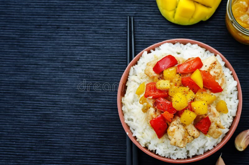 Sofrito Del Pollo Del Mango Con Arroz Imagen de archivo Imagen de