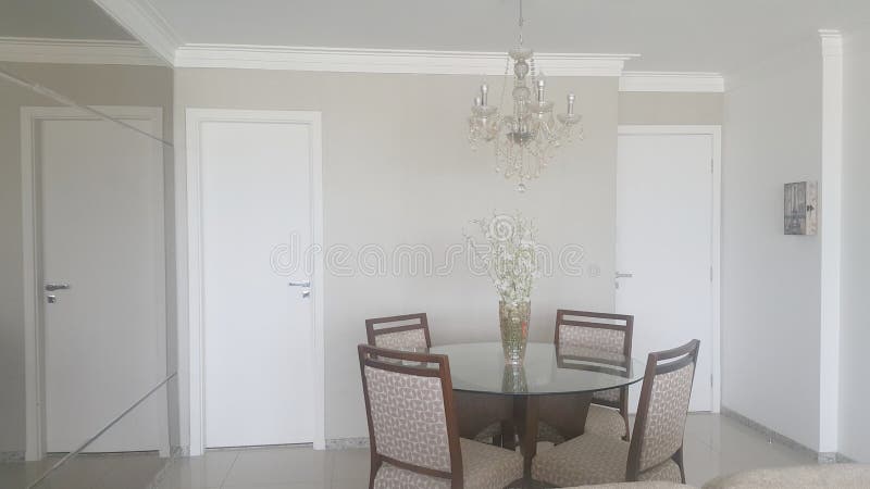 Living room in an apartment with a round table with 4 chairs, wallpaper and a beautiful chandelier. Spacious!. Living room in an apartment with a round table with 4 chairs, wallpaper and a beautiful chandelier. Spacious!