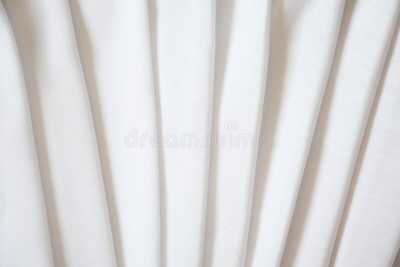 Soie brillante blanche pliée avec les plis mous Blanc mat et brillant images libres de droits Soie brillante blanche pliée avec les plis mous Blanc mat et brillant images libres de droits