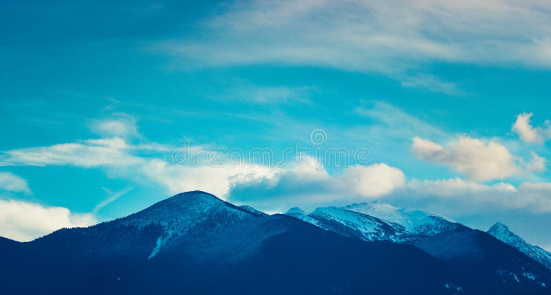 Soirée de Y en montagnes Pirin, Bulgarie image libre de droits Soirée de Y en montagnes Pirin, Bulgarie image libre de droits