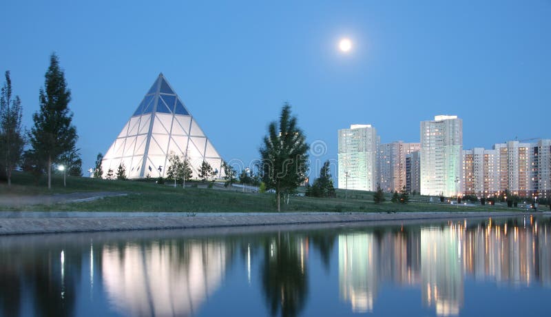 Soirée à Astana Kazakhstan image stock Soirée à Astana Kazakhstan image stock