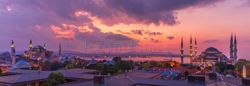 Sol de Istambul, belo panorama da Santa Sofia e da Mesquita Azul, Turquia fotos de stock royalty free Sol de Istambul, belo panorama da Santa Sofia e da Mesquita Azul, Turquia fotos de stock royalty free
