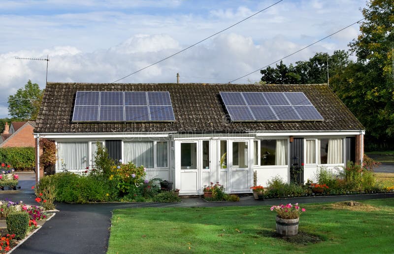 I pannelli solari installati sul tetto domestico.