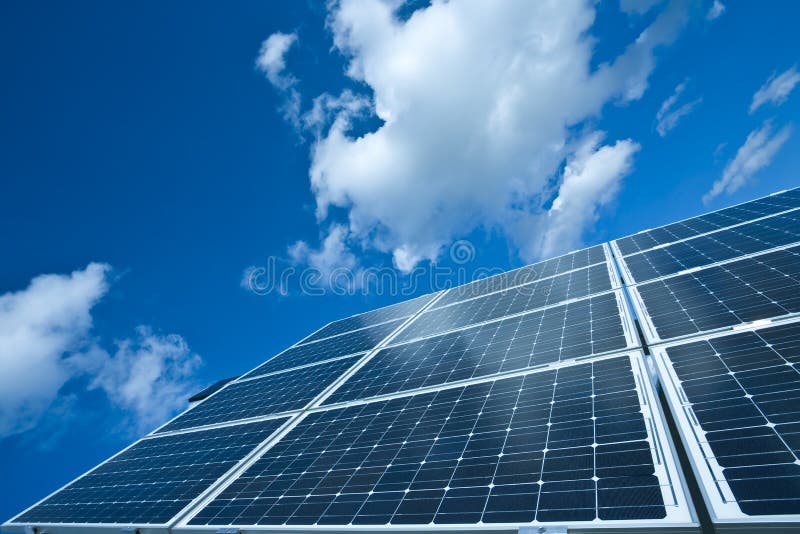 Sonnig gegen blauer himmel, leistung Energie.