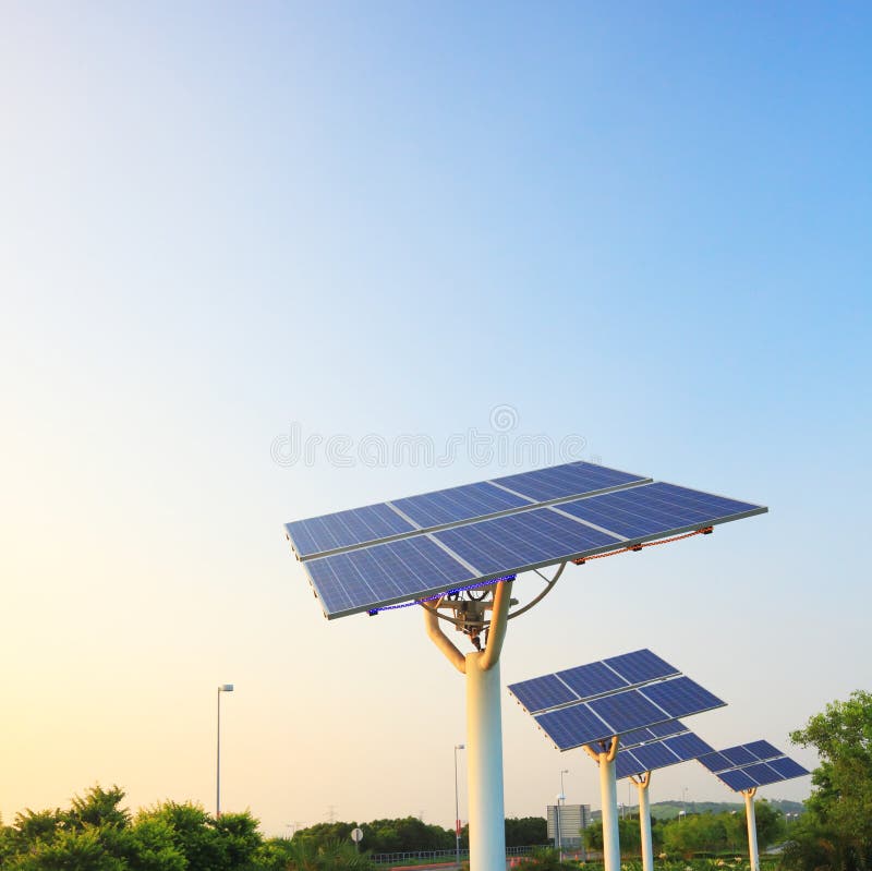 Pannelli solari convertire la luce solare in elettricità e di fornire energia verde.