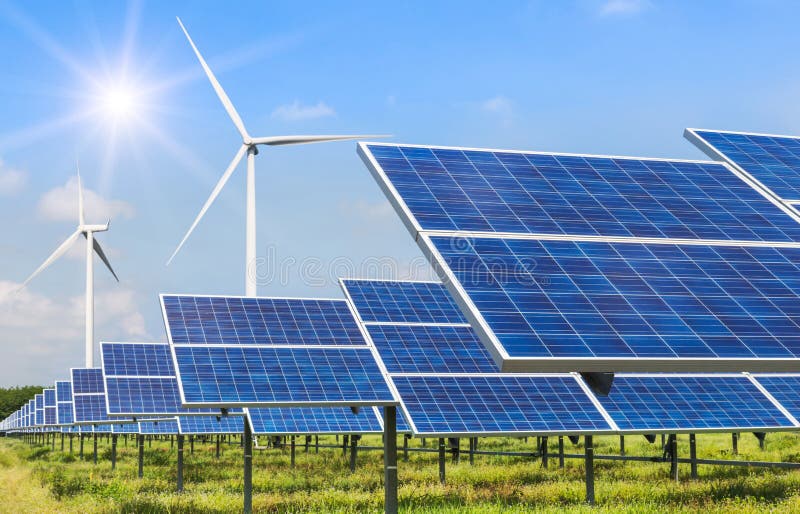 Solarzellen und Windkraftanlagen, die Strom in der Kraftwerk-Alternativerneuerbaren energie erzeugen Solarzellen und Windkraftanlagen, die Strom in der Kraftwerk-Alternativerneuerbaren energie erzeugen