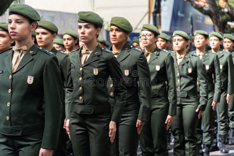 Mulheres-soldados Do Exército Brasileiro Desfilando No Dia Da Independência  Brasileira Imagem de Stock Editorial - Imagem de defesa, naturalizado:  255485609