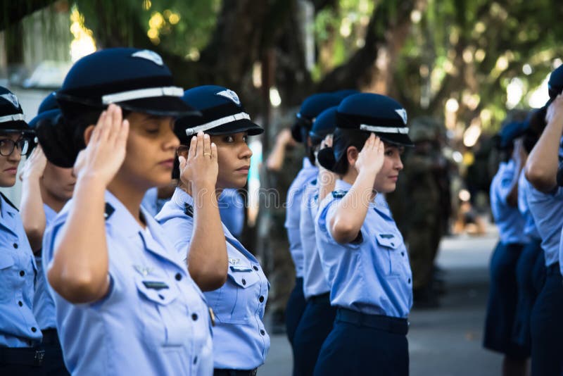 Mulheres-soldados Do Exército Brasileiro Desfilando No Dia Da Independência  Brasileira Imagem de Stock Editorial - Imagem de defesa, naturalizado:  255485609