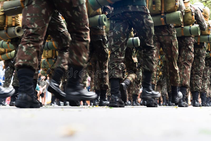 Mulheres-soldados Do Exército Brasileiro Desfilando No Dia Da Independência  Brasileira Imagem de Stock Editorial - Imagem de defesa, naturalizado:  255485609