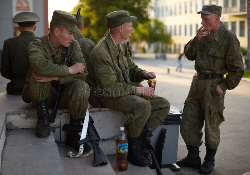 Soldados do russo na repetição da parada