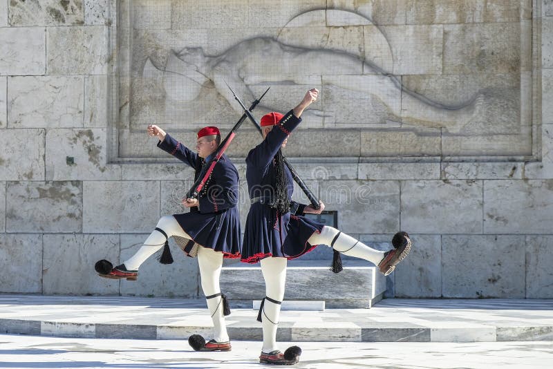 Soldat im Syntagma-Quadrat am griechischen Parlament, Athen, Griechenland lizenzfreie stockbilder Soldat im Syntagma-Quadrat am griechischen Parlament, Athen, Griechenland lizenzfreie stockbilder