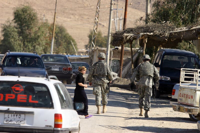 SOLDATI DELL'ESERCITO DEGLI S.U.A. NELL'IRAQ fotografia stock SOLDATI DELL'ESERCITO DEGLI S.U.A. NELL'IRAQ fotografia stock