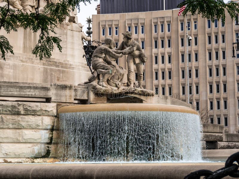 Soldati ed il monumento dei marinai a Indianapolis fotografia stock Soldati ed il monumento dei marinai a Indianapolis fotografia stock