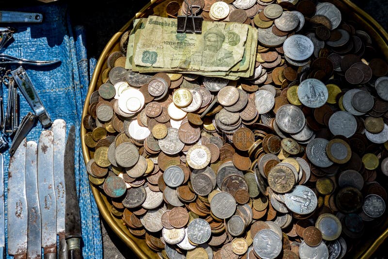 Soldi da vendere I contanti sono il re fotografia stock libera da diritti Soldi da vendere I contanti sono il re fotografia stock libera da diritti