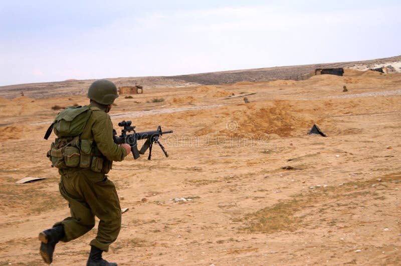 Israelí soldados ataque batalla militar ejercicio.