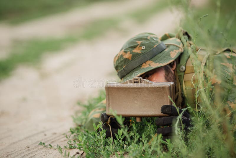 Soldiers Set Mine In The Grass Stock Image Image Of Bulletproof Diversion 56536471 