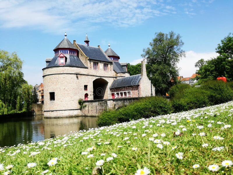 Solig dag i Brugge fotografering för bildbyråer Solig dag i Brugge fotografering för bildbyråer