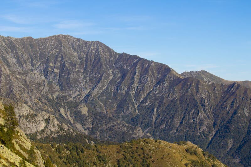 Solig höstdag för berg, Italien royaltyfria foton Solig höstdag för berg, Italien royaltyfria foton