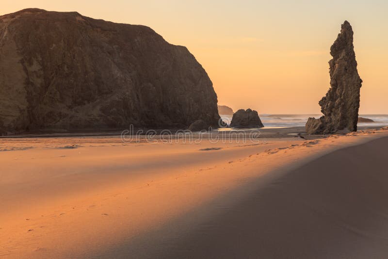 Solnedgång på den Bandon stranden arkivbilder Solnedgång på den Bandon stranden arkivbilder