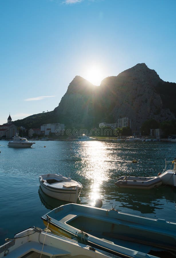 Solnedgång på den Cetina floden royaltyfri bild Solnedgång på den Cetina floden royaltyfri bild