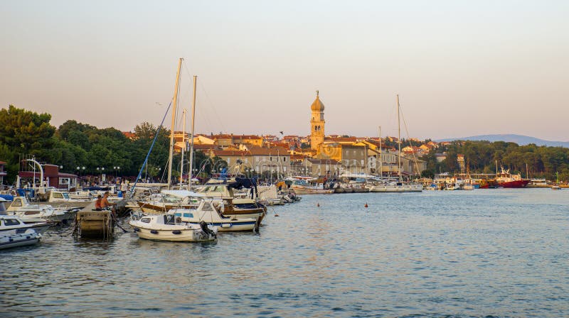 Solnedgång på den Krk ön, Kroatien arkivbild Solnedgång på den Krk ön, Kroatien arkivbild