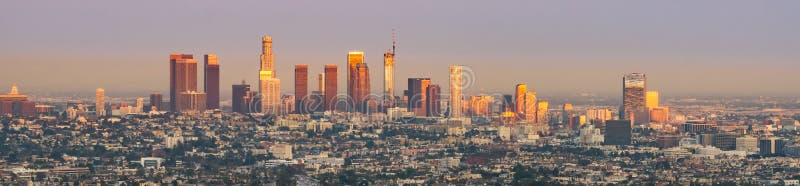 Solnedgång över i stadens centrum Los Angeles royaltyfri fotografi Solnedgång över i stadens centrum Los Angeles royaltyfri fotografi