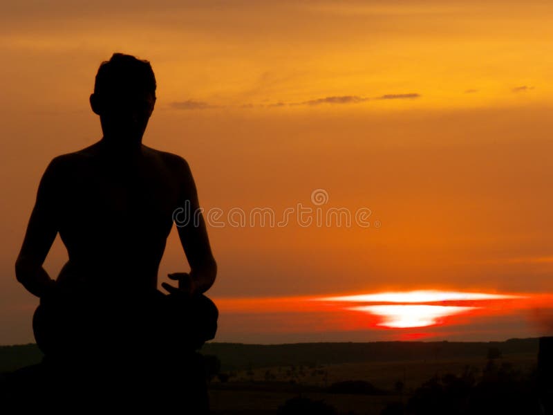 solnedgångyoga fotografering för bildbyråer solnedgångyoga fotografering för bildbyråer