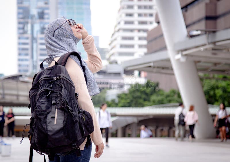 woman travel alone islam