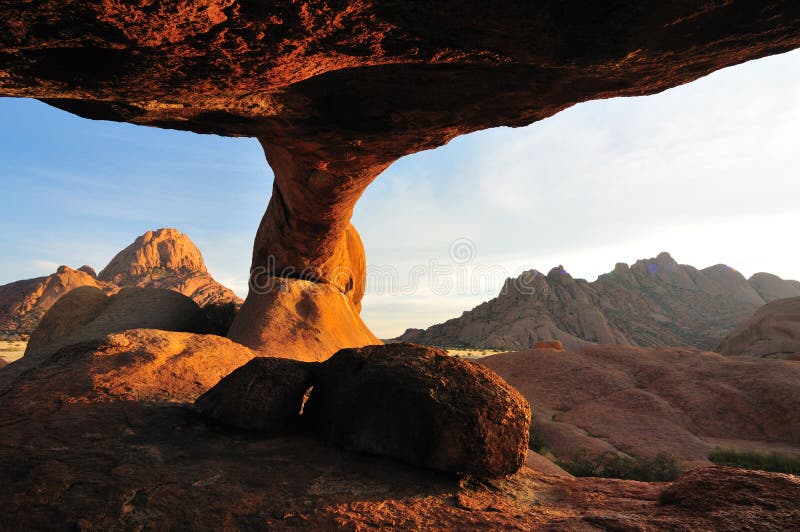 soluppgång för bronamibia spitzkoppe fotografering för bildbyråer soluppgång för bronamibia spitzkoppe fotografering för bildbyråer