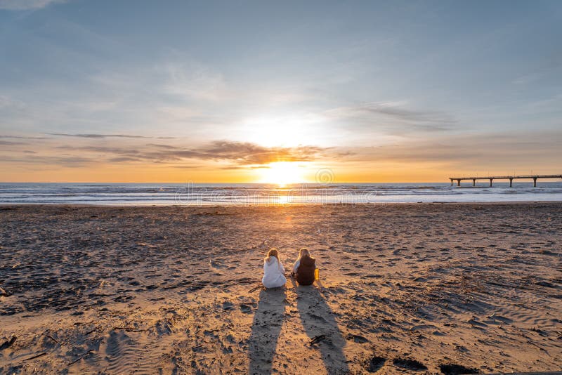 Soluppgång vid ny brighton-pir, den nya zealand. arkivfoton